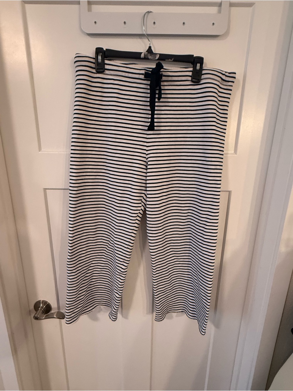 Frank & Eileen Black and White Striped cropped pants size large Like new